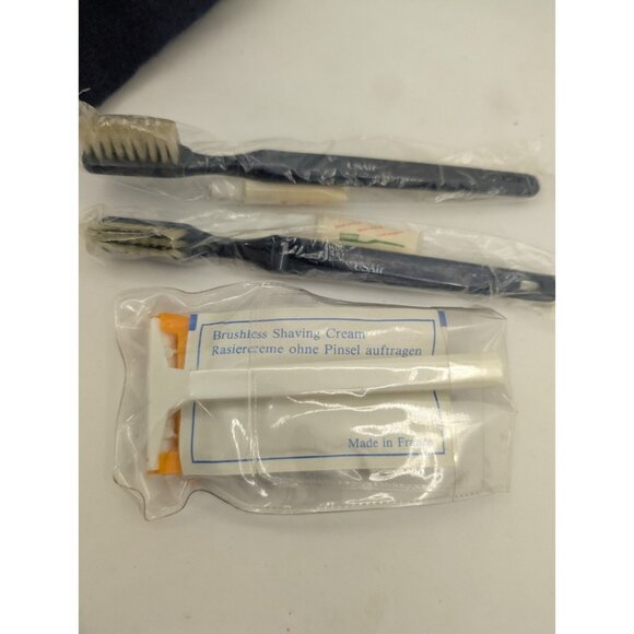 Vintage US Air First Class Gray Cosmetic/Travel Bag with accessories - Picture 7 of 7